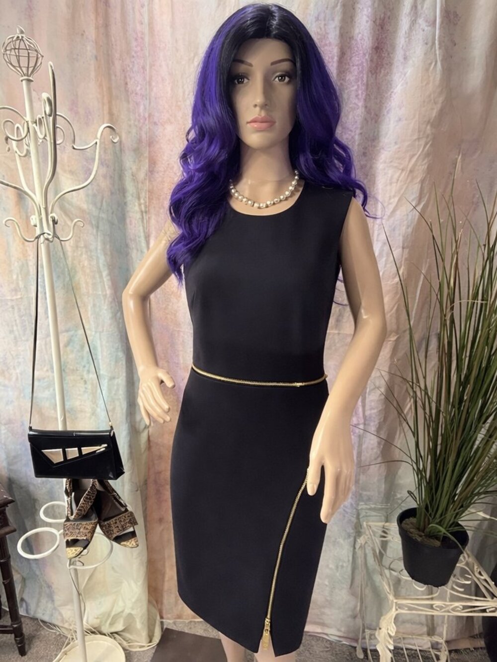 📌Calvin Klein Elegant & Timeless Black & Gold Sheath Dress Decorative Zippers